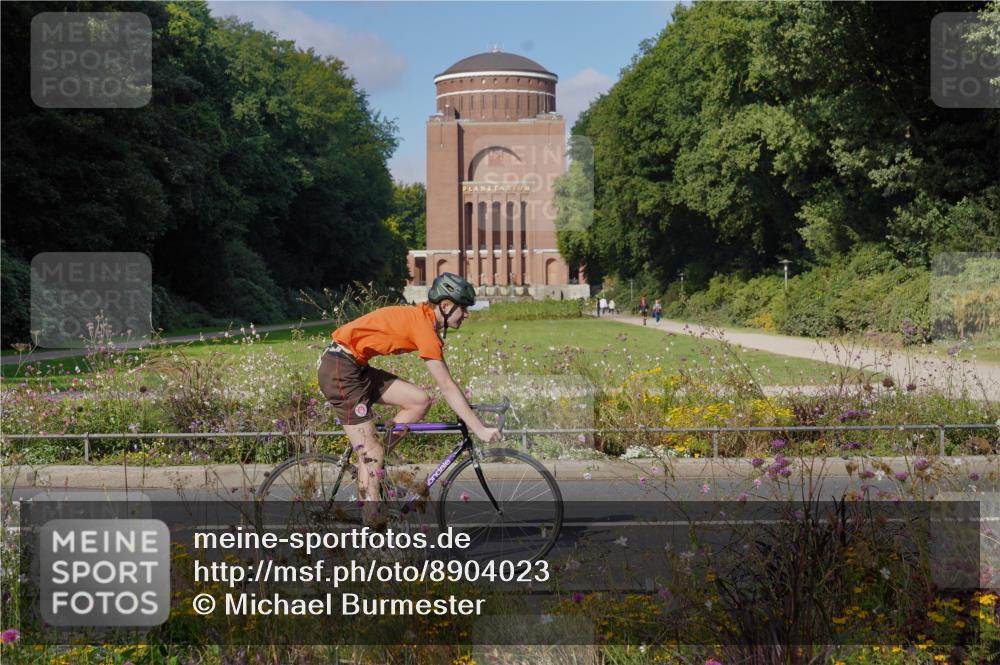 14.09.2025 - Stadtparktriathlon Michael Burmester http://msf.ph/oto/8904023 14.09.2025 11:00:06 Radfahren 678, 839, 858, 874, 894 meine-sportfotos.de