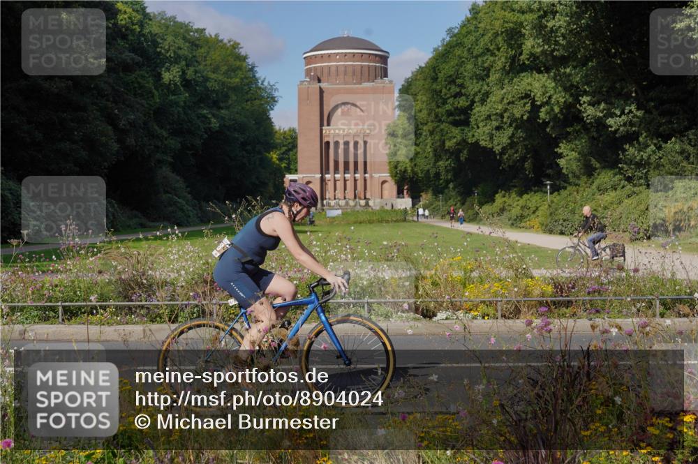14.09.2025 - Stadtparktriathlon Michael Burmester http://msf.ph/oto/8904024 14.09.2025 11:00:07 Radfahren 678, 839, 858, 874, 894 meine-sportfotos.de