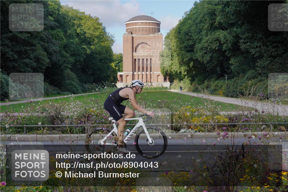 14.09.2025 - Stadtparktriathlon Michael Burmester http://msf.ph/oto/8904043 14.09.2025 11:00:51 Radfahren 716, 724, 735, 805, 865, 918 meine-sportfotos.de