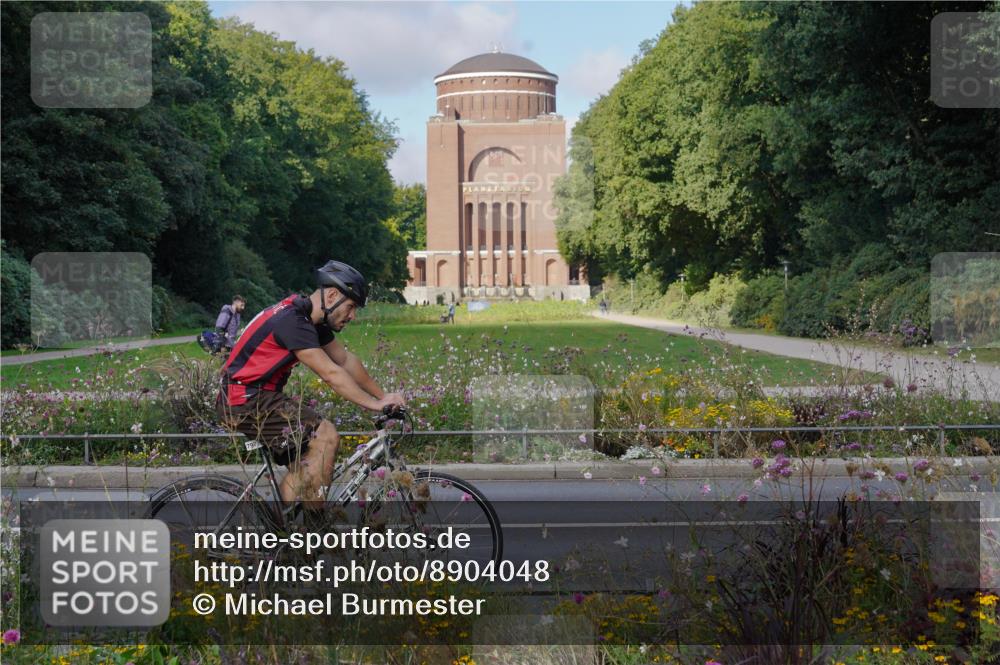 14.09.2025 - Stadtparktriathlon Michael Burmester http://msf.ph/oto/8904048 14.09.2025 11:01:05 Radfahren 758, 797, 806, 825, 843, 892, 895 meine-sportfotos.de