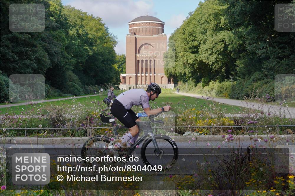 14.09.2025 - Stadtparktriathlon Michael Burmester http://msf.ph/oto/8904049 14.09.2025 11:01:06 Radfahren 758, 797, 806, 825, 843, 892, 895 meine-sportfotos.de