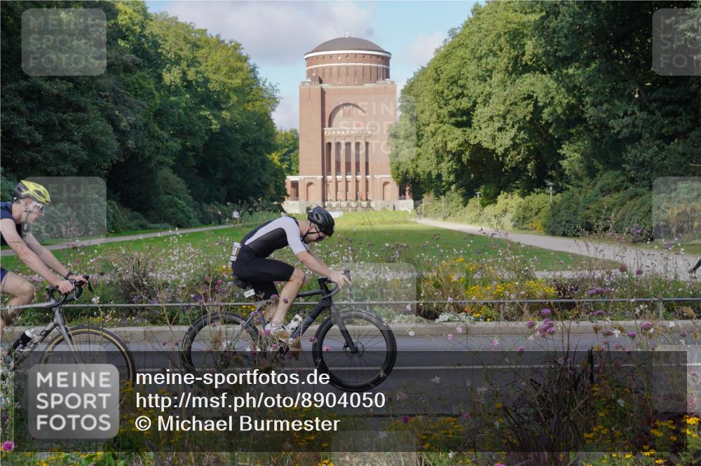 14.09.2025 - Stadtparktriathlon Michael Burmester http://msf.ph/oto/8904050 14.09.2025 11:01:12 Radfahren 749, 758, 806, 902 meine-sportfotos.de