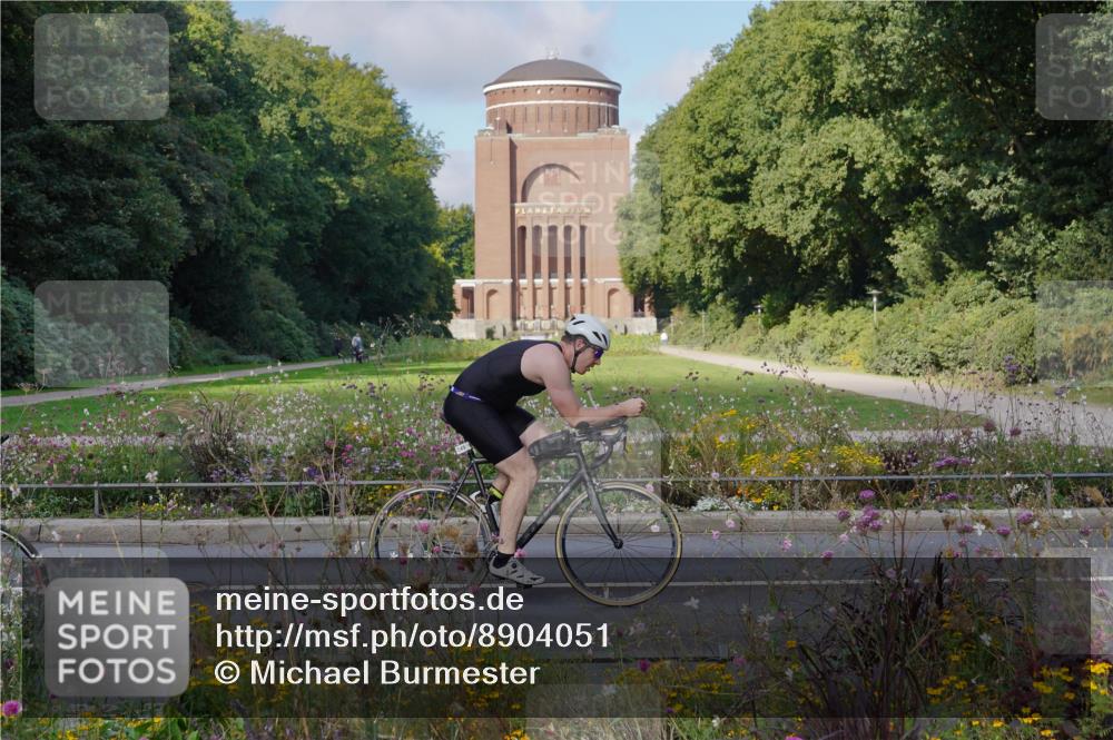 14.09.2025 - Stadtparktriathlon Michael Burmester http://msf.ph/oto/8904051 14.09.2025 11:01:18 Radfahren 749, 766, 808, 876, 902 meine-sportfotos.de