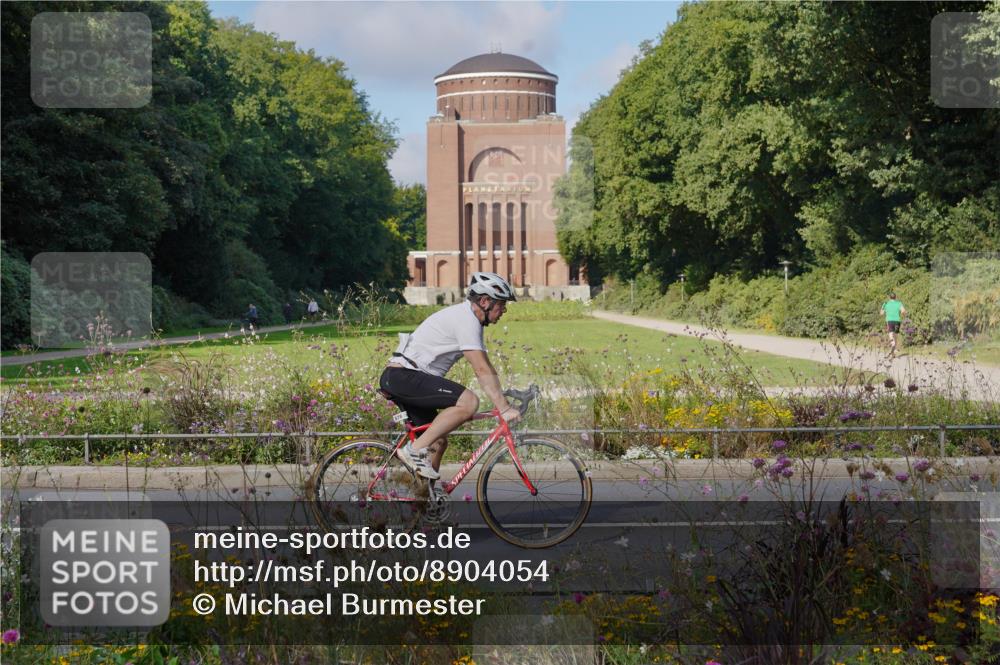 14.09.2025 - Stadtparktriathlon Michael Burmester http://msf.ph/oto/8904054 14.09.2025 11:01:24 Radfahren 766, 772, 808, 847, 876, 902 meine-sportfotos.de