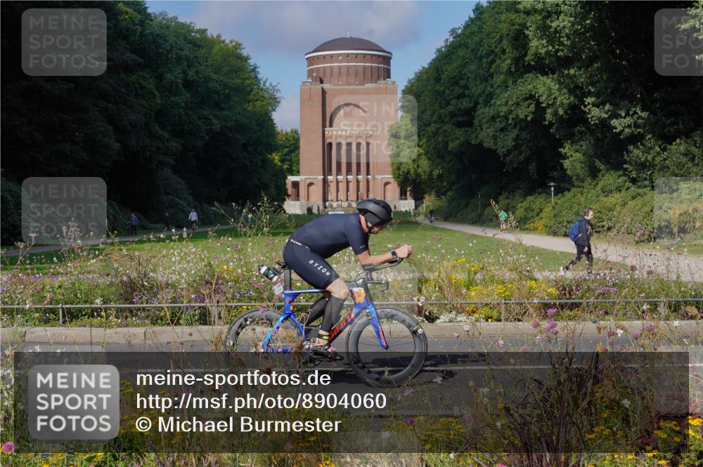 14.09.2025 - Stadtparktriathlon Michael Burmester http://msf.ph/oto/8904060 14.09.2025 11:01:41 Radfahren 769, 787, 880, 901 meine-sportfotos.de