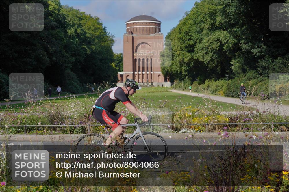 14.09.2025 - Stadtparktriathlon Michael Burmester http://msf.ph/oto/8904066 14.09.2025 11:01:57 Radfahren 663, 736, 770, 779, 815, 822, 842, 854, 868 meine-sportfotos.de