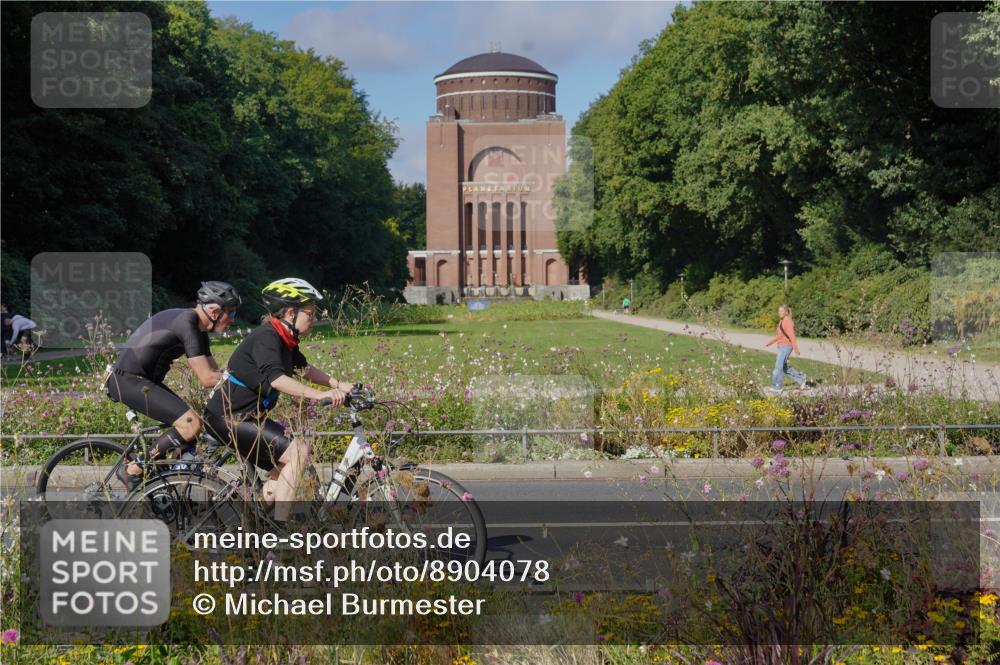 14.09.2025 - Stadtparktriathlon Michael Burmester http://msf.ph/oto/8904078 14.09.2025 11:02:20 Radfahren 682, 729, 732, 761, 890, 916 meine-sportfotos.de