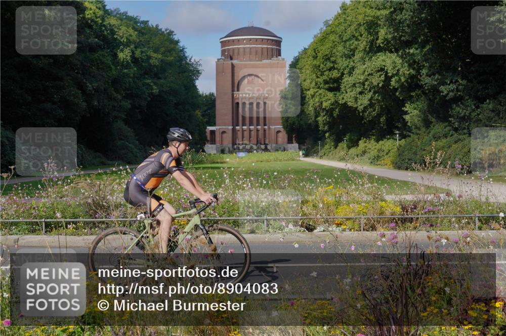 14.09.2025 - Stadtparktriathlon Michael Burmester http://msf.ph/oto/8904083 14.09.2025 11:02:43 Radfahren 734, 851 meine-sportfotos.de