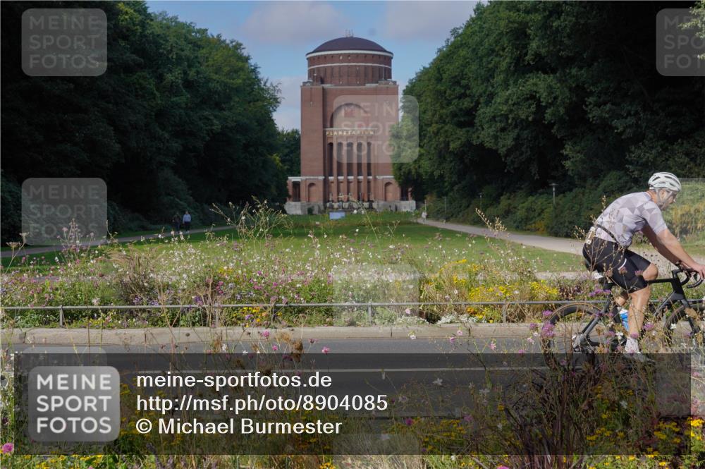 14.09.2025 - Stadtparktriathlon Michael Burmester http://msf.ph/oto/8904085 14.09.2025 11:02:58 Radfahren 631, 762, 786, 831 meine-sportfotos.de