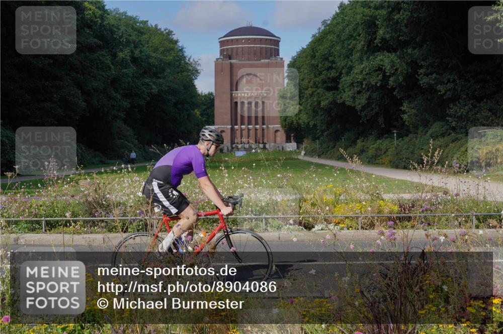 14.09.2025 - Stadtparktriathlon Michael Burmester http://msf.ph/oto/8904086 14.09.2025 11:02:58 Radfahren 631, 762, 786, 831 meine-sportfotos.de