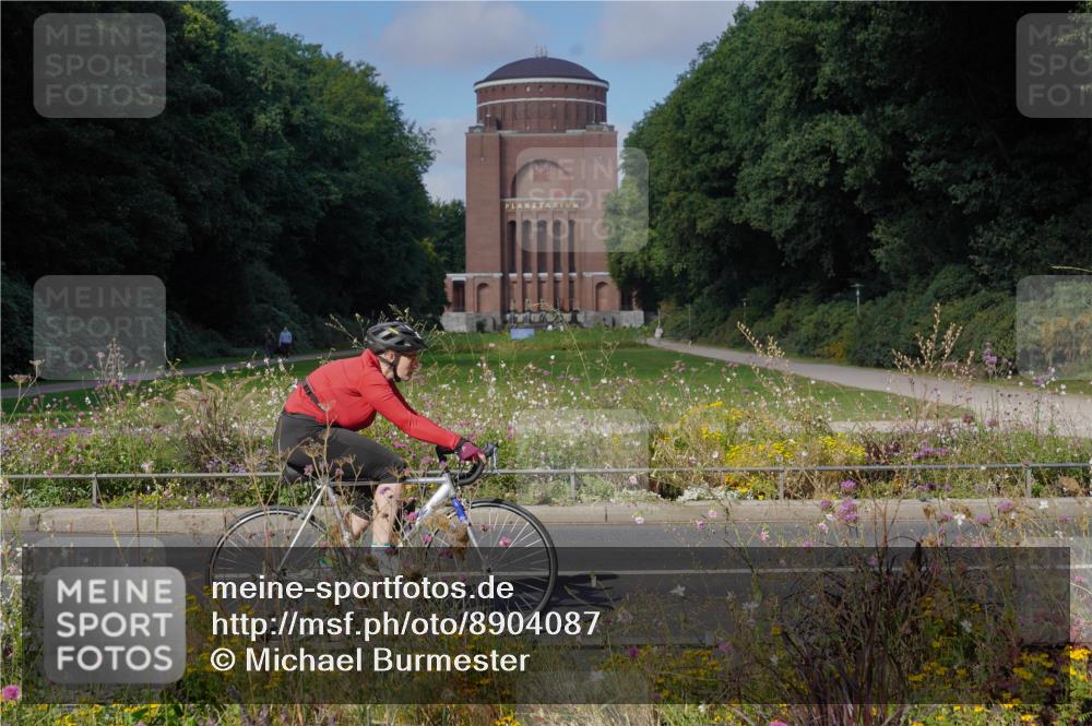14.09.2025 - Stadtparktriathlon Michael Burmester http://msf.ph/oto/8904087 14.09.2025 11:03:00 Radfahren 631, 762, 786, 831 meine-sportfotos.de