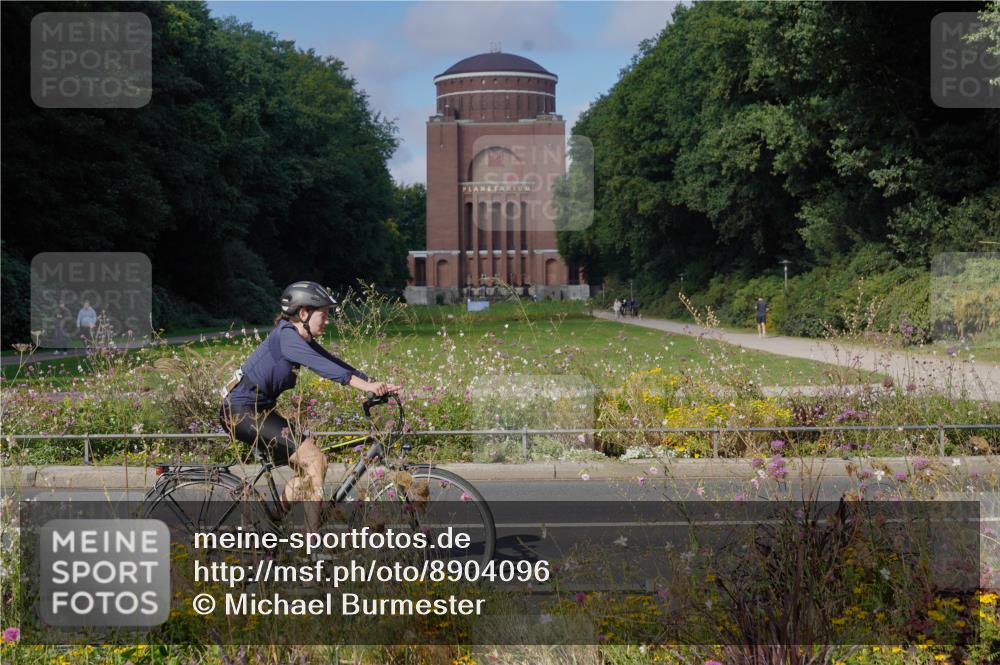 14.09.2025 - Stadtparktriathlon Michael Burmester http://msf.ph/oto/8904096 14.09.2025 11:03:28 Radfahren 657, 668, 764, 782, 783, 788, 811, 817 meine-sportfotos.de