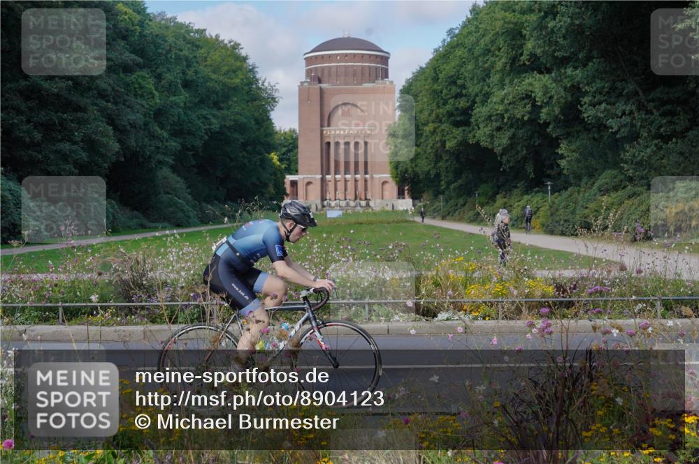 14.09.2025 - Stadtparktriathlon Michael Burmester http://msf.ph/oto/8904123 14.09.2025 11:04:42 Radfahren 627, 746, 754, 807, 824, 905 meine-sportfotos.de