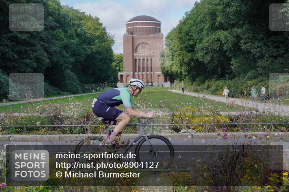 14.09.2025 - Stadtparktriathlon Michael Burmester http://msf.ph/oto/8904127 14.09.2025 11:05:01 Radfahren 737, 776, 826, 828 meine-sportfotos.de