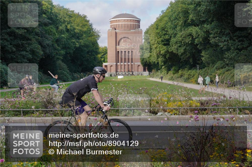 14.09.2025 - Stadtparktriathlon Michael Burmester http://msf.ph/oto/8904129 14.09.2025 11:05:06 Radfahren 737, 776, 826, 833, 852, 867, 891, 919 meine-sportfotos.de