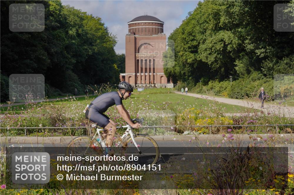 14.09.2025 - Stadtparktriathlon Michael Burmester http://msf.ph/oto/8904151 14.09.2025 11:06:03 Radfahren 679, 743, 848, 897 meine-sportfotos.de