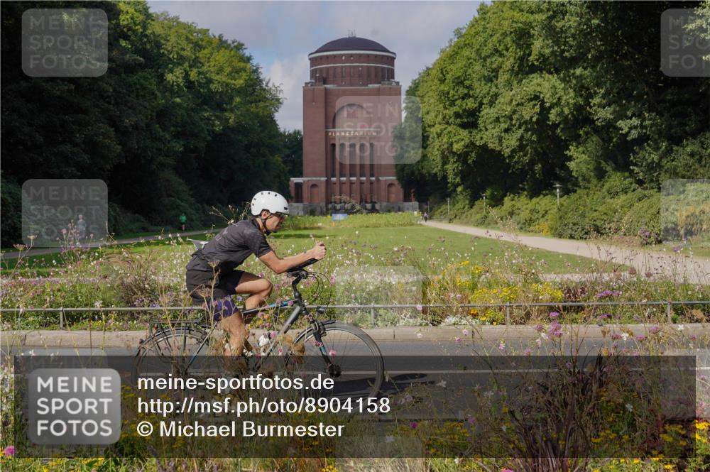 14.09.2025 - Stadtparktriathlon Michael Burmester http://msf.ph/oto/8904158 14.09.2025 11:06:36 Radfahren 748, 777, 816, 820, 862 meine-sportfotos.de