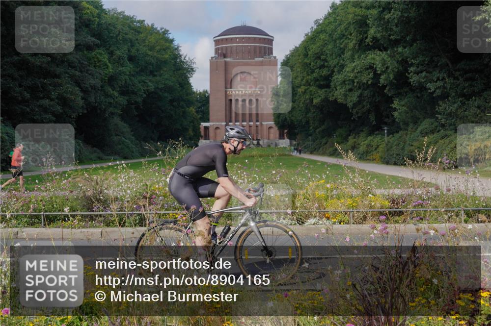 14.09.2025 - Stadtparktriathlon Michael Burmester http://msf.ph/oto/8904165 14.09.2025 11:06:59 Radfahren 752, 813, 874, 882 meine-sportfotos.de