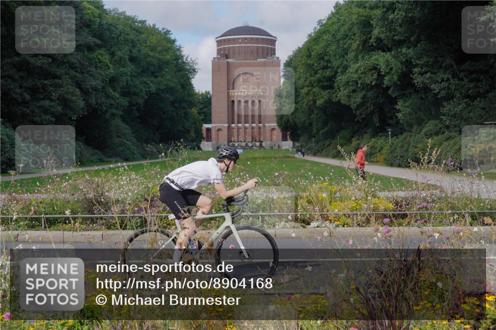 14.09.2025 - Stadtparktriathlon Michael Burmester http://msf.ph/oto/8904168 14.09.2025 11:07:03 Radfahren 752, 813, 874, 882, 920 meine-sportfotos.de
