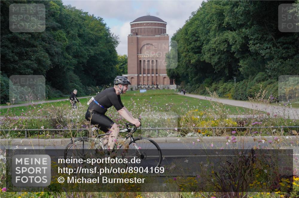 14.09.2025 - Stadtparktriathlon Michael Burmester http://msf.ph/oto/8904169 14.09.2025 11:07:08 Radfahren 813, 825, 838, 865, 886, 920 meine-sportfotos.de