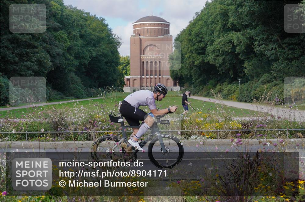 14.09.2025 - Stadtparktriathlon Michael Burmester http://msf.ph/oto/8904171 14.09.2025 11:07:14 Radfahren 739, 785, 825, 838, 865, 886, 920 meine-sportfotos.de