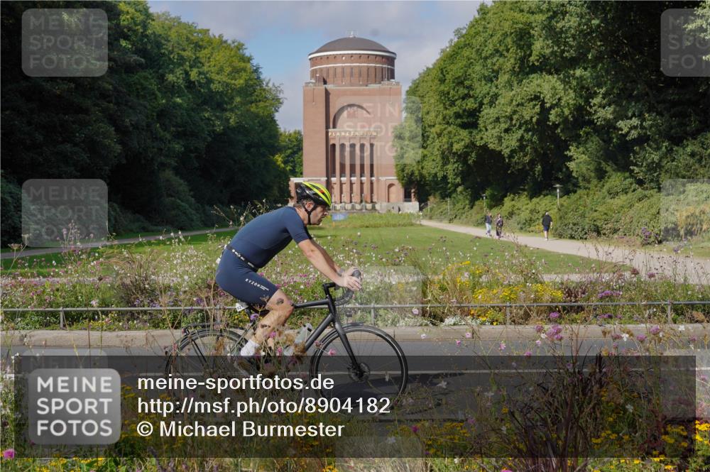 14.09.2025 - Stadtparktriathlon Michael Burmester http://msf.ph/oto/8904182 14.09.2025 11:07:57 Radfahren 829, 847, 858, 870, 894, 921 meine-sportfotos.de