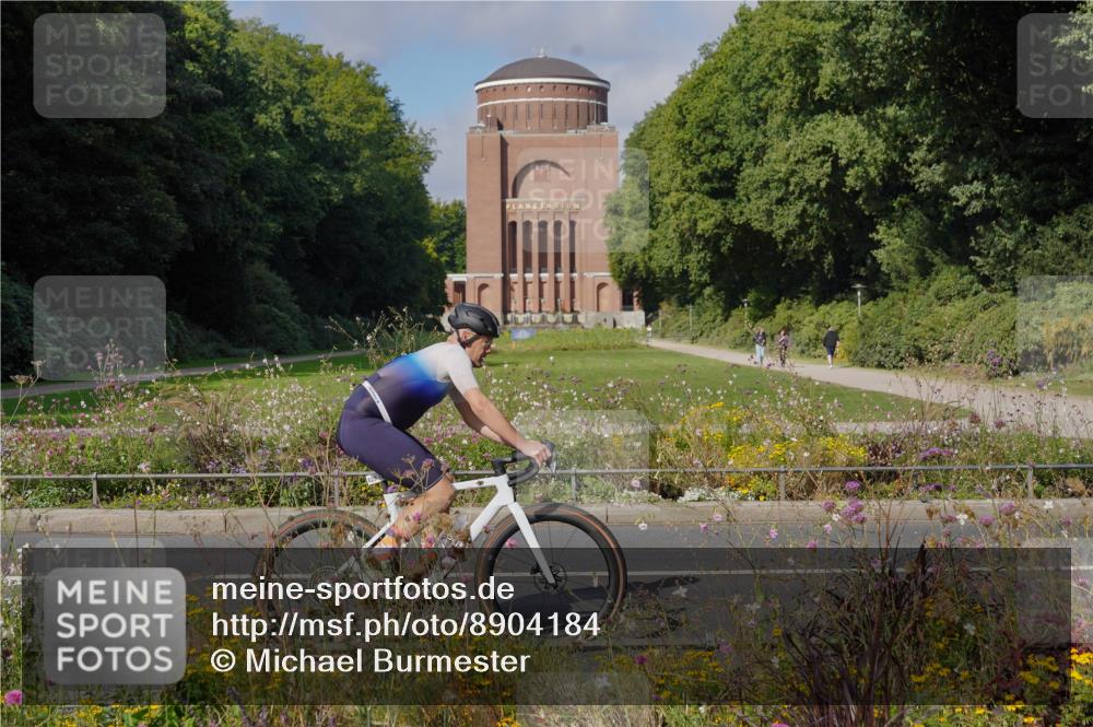 14.09.2025 - Stadtparktriathlon Michael Burmester http://msf.ph/oto/8904184 14.09.2025 11:08:00 Radfahren 829, 858, 894, 921 meine-sportfotos.de