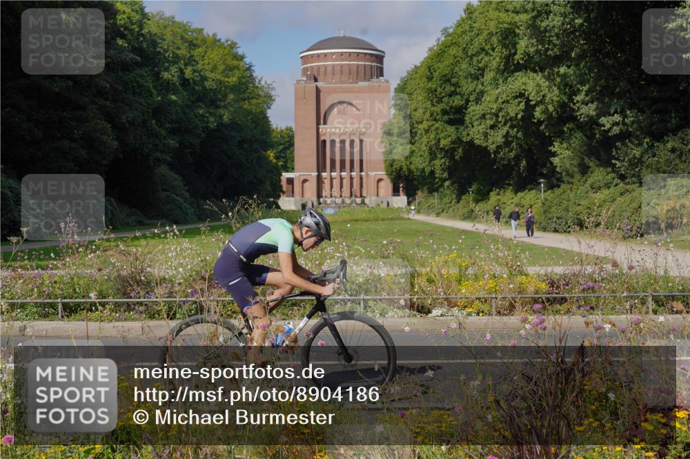 14.09.2025 - Stadtparktriathlon Michael Burmester http://msf.ph/oto/8904186 14.09.2025 11:08:11 Radfahren 728, 730, 892, 915, 918 meine-sportfotos.de