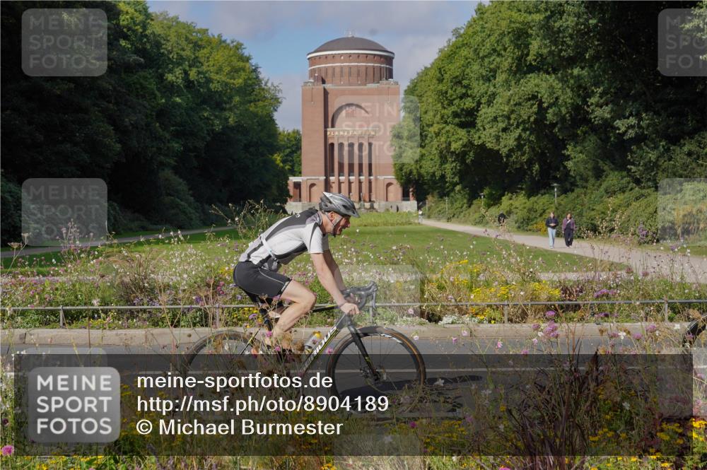 14.09.2025 - Stadtparktriathlon Michael Burmester http://msf.ph/oto/8904189 14.09.2025 11:08:17 Radfahren 758, 839, 878, 892, 915, 918 meine-sportfotos.de
