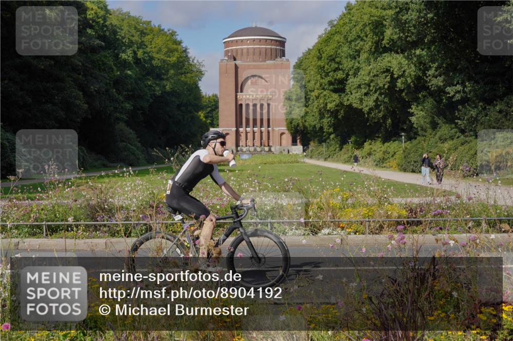 14.09.2025 - Stadtparktriathlon Michael Burmester http://msf.ph/oto/8904192 14.09.2025 11:08:23 Radfahren 758, 839, 878, 918 meine-sportfotos.de