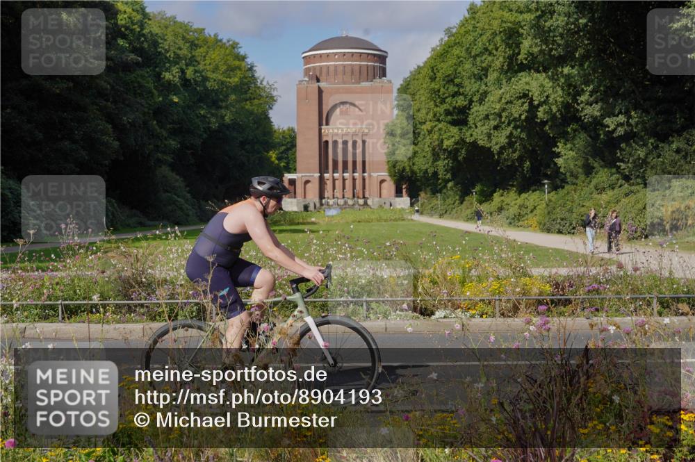 14.09.2025 - Stadtparktriathlon Michael Burmester http://msf.ph/oto/8904193 14.09.2025 11:08:26 Radfahren 758, 839, 878 meine-sportfotos.de