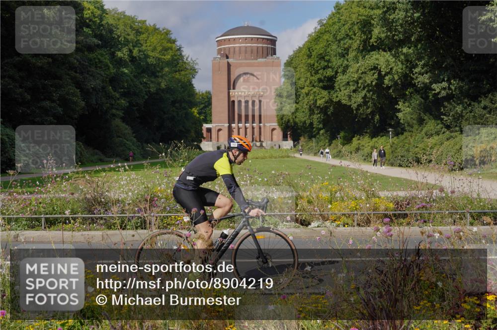 14.09.2025 - Stadtparktriathlon Michael Burmester http://msf.ph/oto/8904219 14.09.2025 11:10:14 Radfahren 732, 762, 806, 868, 877 meine-sportfotos.de
