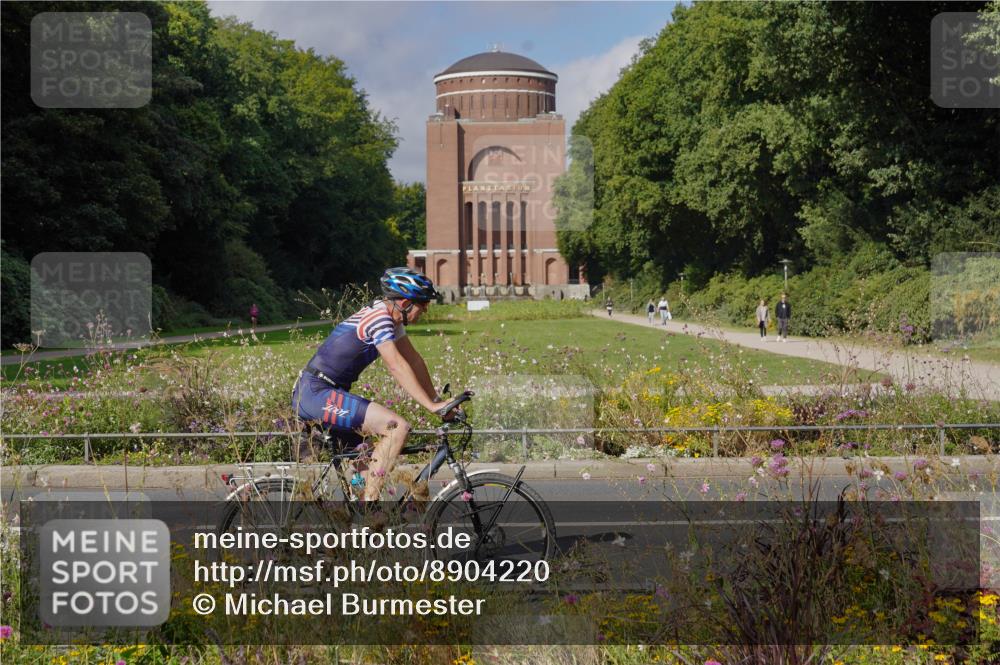 14.09.2025 - Stadtparktriathlon Michael Burmester http://msf.ph/oto/8904220 14.09.2025 11:10:16 Radfahren 732, 762, 806, 868, 877 meine-sportfotos.de