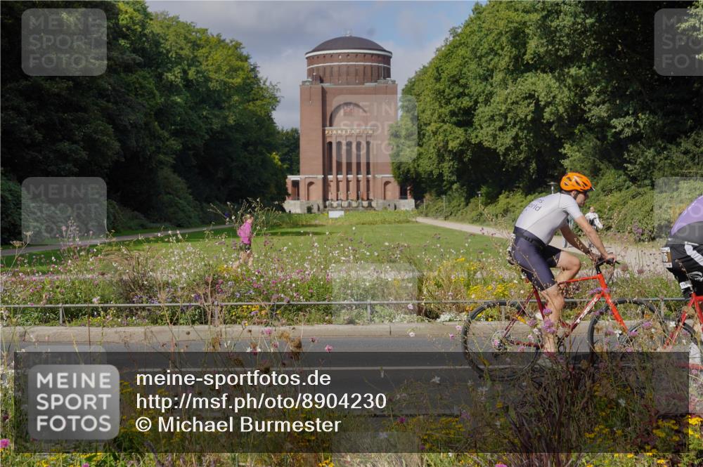 14.09.2025 - Stadtparktriathlon Michael Burmester http://msf.ph/oto/8904230 14.09.2025 11:10:58 Radfahren 760, 772, 781, 786, 890, 909 meine-sportfotos.de