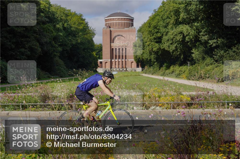 14.09.2025 - Stadtparktriathlon Michael Burmester http://msf.ph/oto/8904234 14.09.2025 11:11:41 Radfahren 740, 792, 822, 911, 914 meine-sportfotos.de
