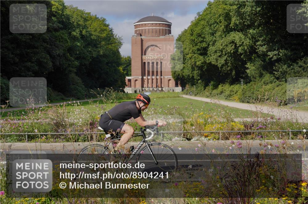 14.09.2025 - Stadtparktriathlon Michael Burmester http://msf.ph/oto/8904241 14.09.2025 11:12:02 Radfahren 754, 755, 765, 771, 802, 852, 919 meine-sportfotos.de