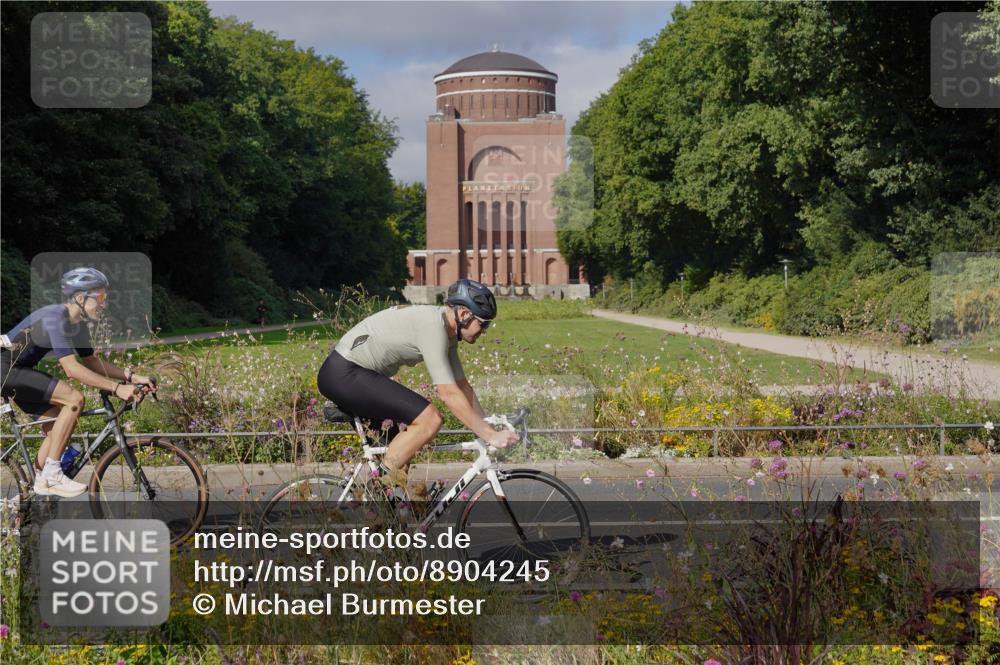 14.09.2025 - Stadtparktriathlon Michael Burmester http://msf.ph/oto/8904245 14.09.2025 11:12:06 Radfahren 755, 765, 771, 774, 802, 803, 852, 905, 919 meine-sportfotos.de