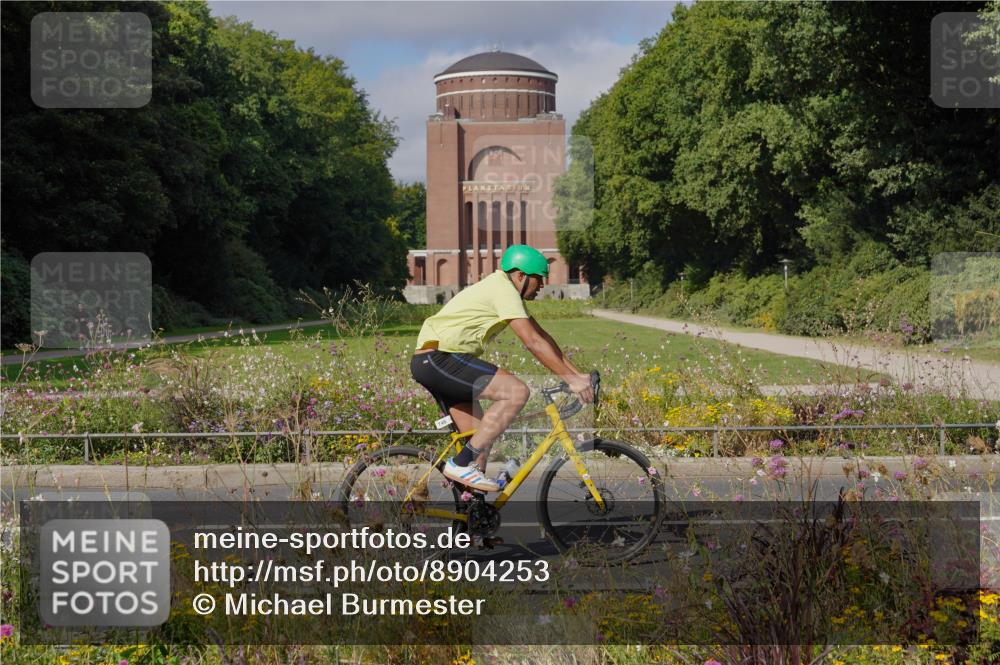 14.09.2025 - Stadtparktriathlon Michael Burmester http://msf.ph/oto/8904253 14.09.2025 11:12:25 Radfahren 746, 807, 818, 846, 898 meine-sportfotos.de