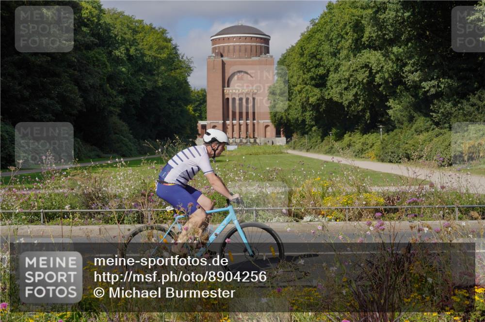 14.09.2025 - Stadtparktriathlon Michael Burmester http://msf.ph/oto/8904256 14.09.2025 11:12:35 Radfahren 833, 836, 841, 867, 898 meine-sportfotos.de