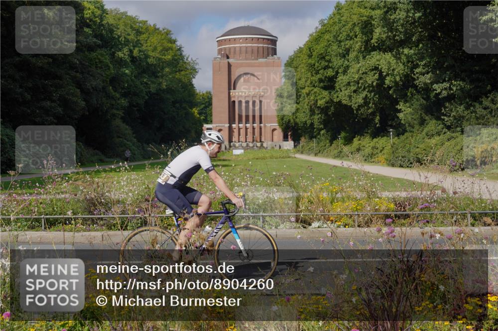 14.09.2025 - Stadtparktriathlon Michael Burmester http://msf.ph/oto/8904260 14.09.2025 11:12:49 Radfahren 853, 872 meine-sportfotos.de