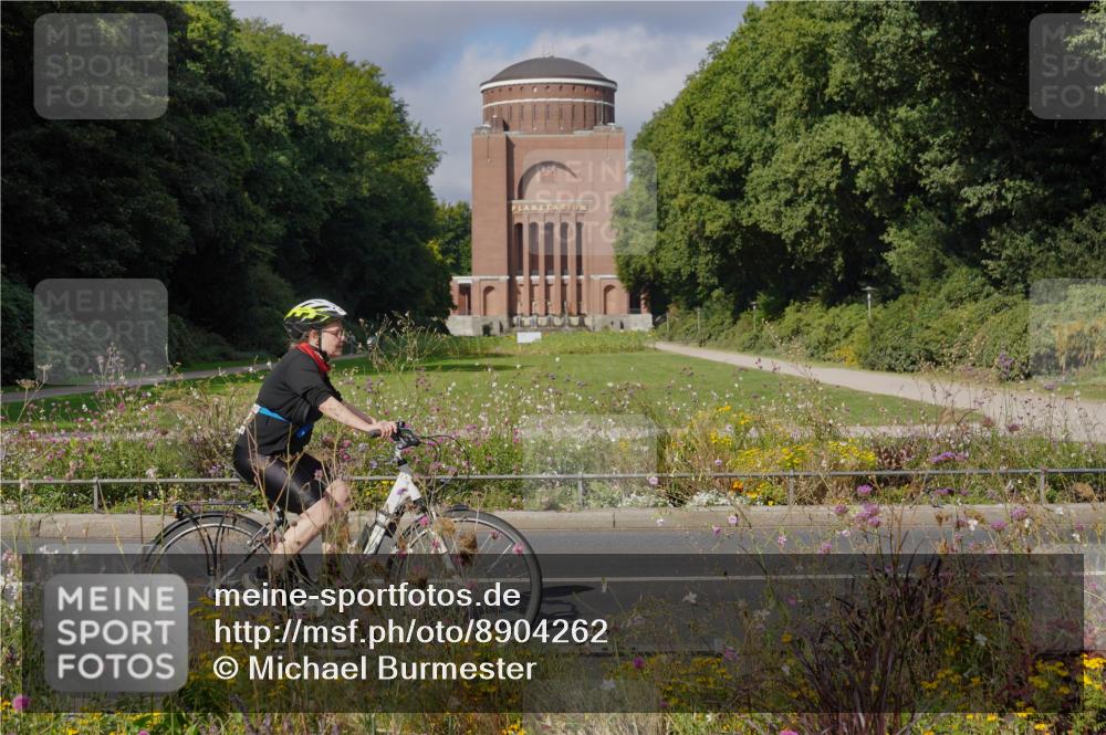 14.09.2025 - Stadtparktriathlon Michael Burmester http://msf.ph/oto/8904262 14.09.2025 11:13:05 Radfahren 682, 827, 859, 861 meine-sportfotos.de