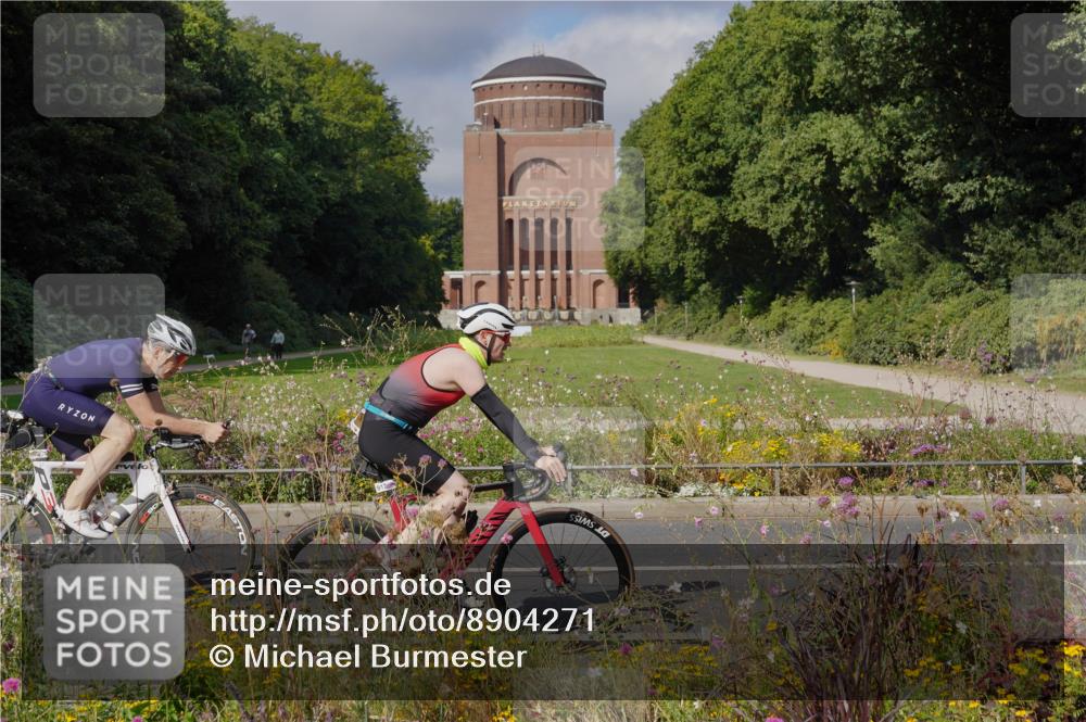 14.09.2025 - Stadtparktriathlon Michael Burmester http://msf.ph/oto/8904271 14.09.2025 11:13:35 Radfahren 825, 848, 889, 917 meine-sportfotos.de