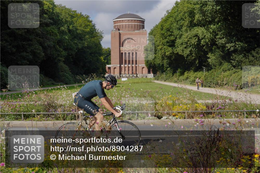 14.09.2025 - Stadtparktriathlon Michael Burmester http://msf.ph/oto/8904287 14.09.2025 11:14:41 Radfahren 862, 871 meine-sportfotos.de