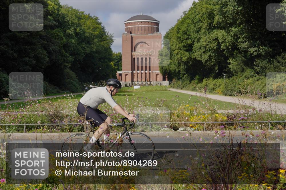 14.09.2025 - Stadtparktriathlon Michael Burmester http://msf.ph/oto/8904289 14.09.2025 11:14:53 Radfahren 820, 882 meine-sportfotos.de