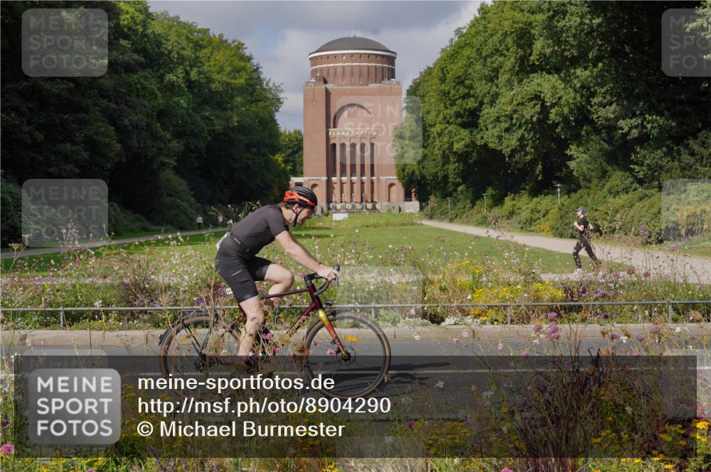 14.09.2025 - Stadtparktriathlon Michael Burmester http://msf.ph/oto/8904290 14.09.2025 11:15:02 Radfahren 882 meine-sportfotos.de