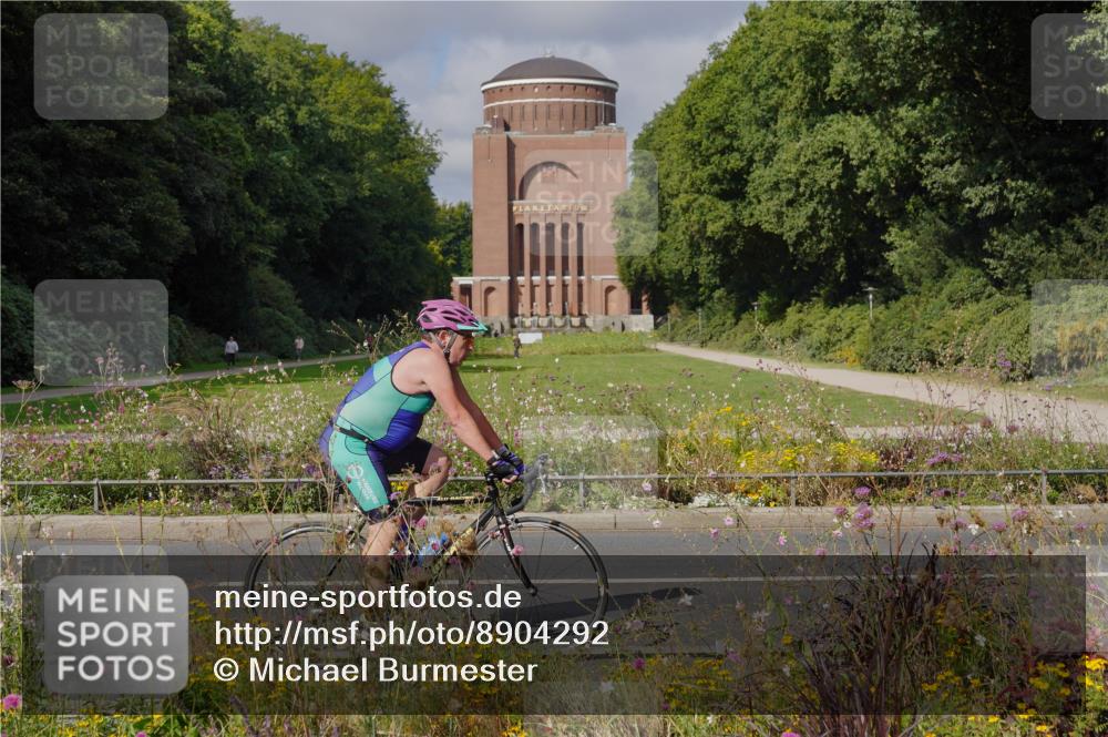 14.09.2025 - Stadtparktriathlon Michael Burmester http://msf.ph/oto/8904292 14.09.2025 11:15:19 Radfahren 756, 842, 870, 886, 921 meine-sportfotos.de