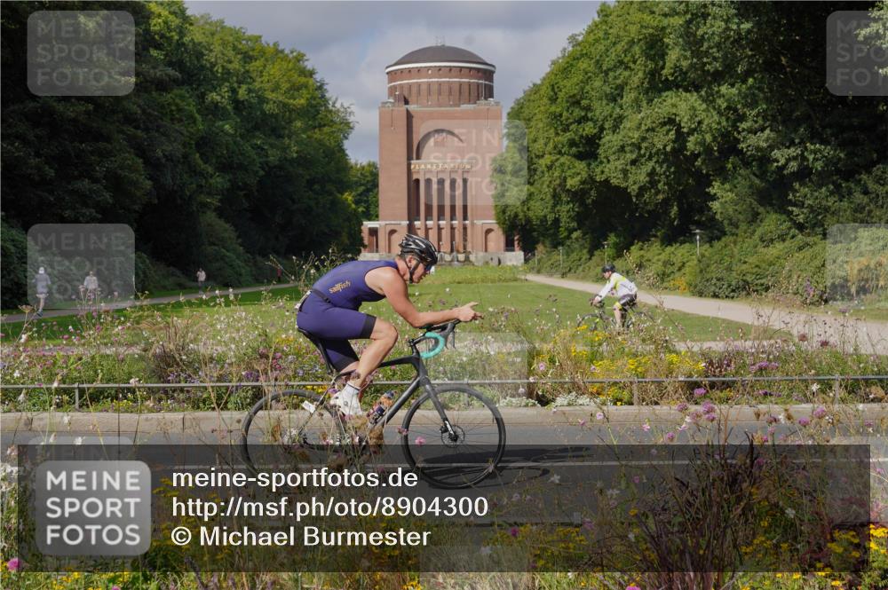 14.09.2025 - Stadtparktriathlon Michael Burmester http://msf.ph/oto/8904300 14.09.2025 11:15:34 Radfahren 777, 816, 829, 837, 880, 892, 901 meine-sportfotos.de