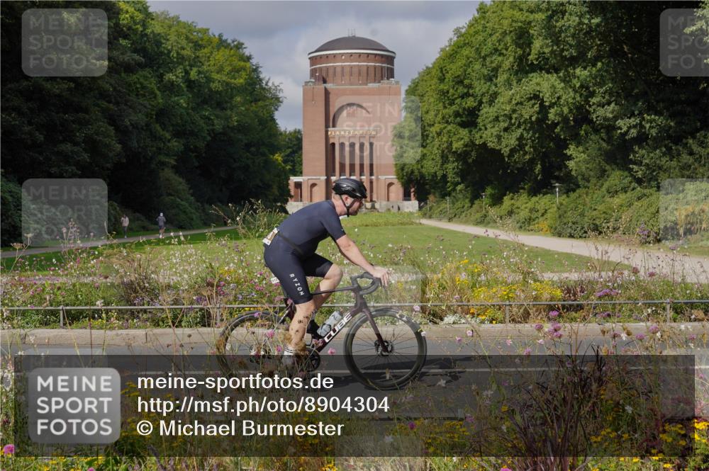 14.09.2025 - Stadtparktriathlon Michael Burmester http://msf.ph/oto/8904304 14.09.2025 11:15:46 Radfahren 739, 858, 875, 893, 918 meine-sportfotos.de
