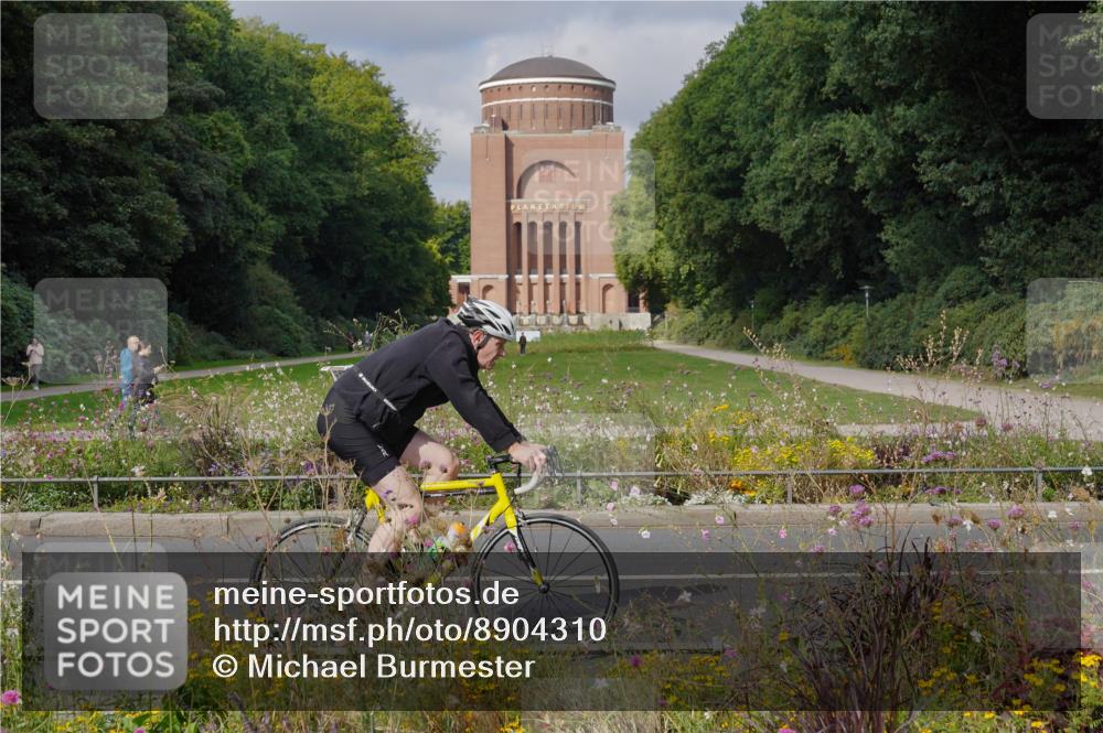 14.09.2025 - Stadtparktriathlon Michael Burmester http://msf.ph/oto/8904310 14.09.2025 11:16:05 Radfahren 878, 894, 915, 940 meine-sportfotos.de