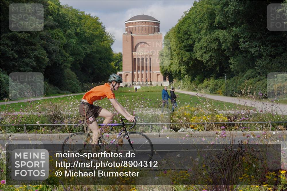 14.09.2025 - Stadtparktriathlon Michael Burmester http://msf.ph/oto/8904312 14.09.2025 11:16:11 Radfahren 655, 894, 915, 943 meine-sportfotos.de